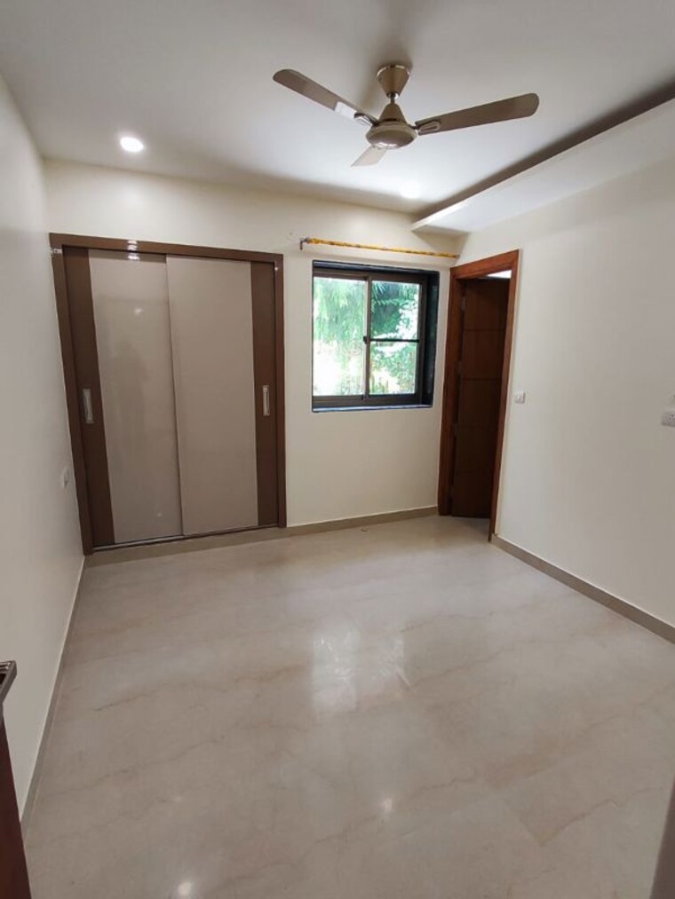 Room, kalkaji 3 Bedroom 1200 Sq.Ft. Apartment In Kalkaji Delhi 10572566