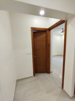 Room in 3 BHK Apartment at Kalkaji – for Rent