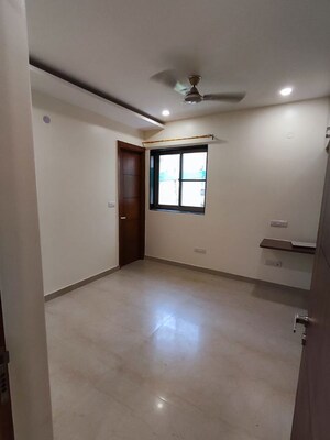 Room in 3 BHK Apartment at Kalkaji – for Rent