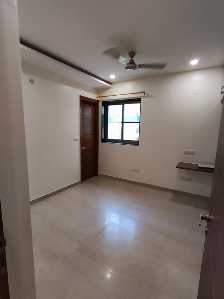 Room, kalkaji 3 Bedroom 1200 Sq.Ft. Apartment In Kalkaji Delhi 10572566