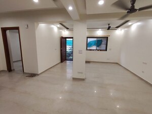 Room in 3 BHK Apartment at Kalkaji – for Rent