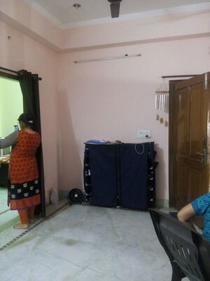 Living Room in 2 BHK Builder Floor at Sector 51 – for Rent