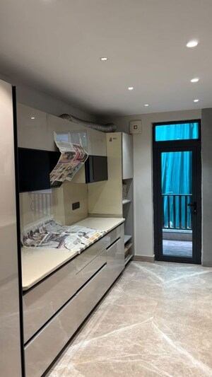 Bedroom in 3 BHK Builder Floor at Dlf Phase ii – for Sale