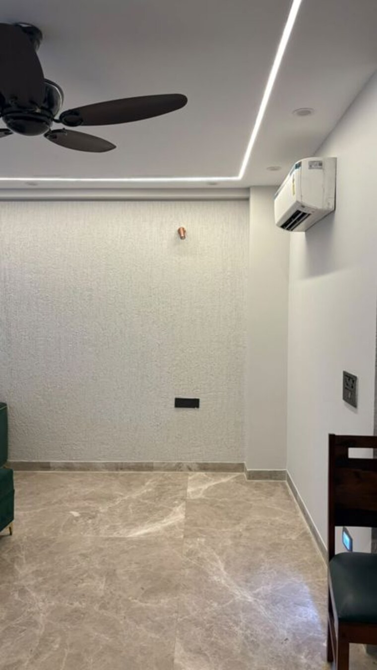 Room, dlf phase ii 3 Bedroom 1800 Sq.Ft. Builder Floor In Dlf Phase ii Gurgaon 10572579