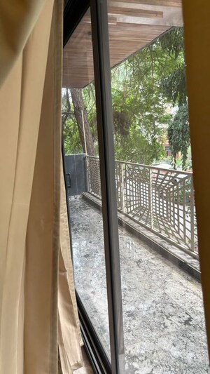 Balcony in 3 BHK Builder Floor at Dlf Phase ii – for Sale