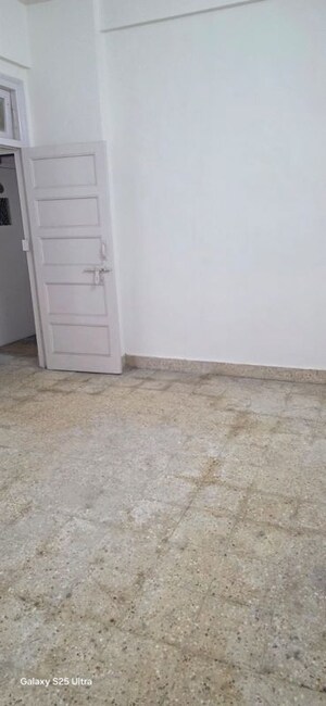 Room in 1 BHK Apartment at Mahim West – for Sale