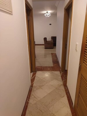 Room in 3 BHK Apartment at Jogeshwari West – for Rent