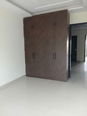 Room in 3 BHK Independent House at Sector 23 – for Rent