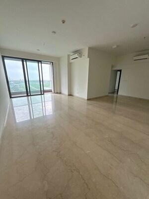 Room in 4 BHK Apartment at Piramal Mahalaxmi, Mahalaxmi – for Rent
