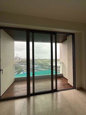 Room in 4 BHK Apartment at Piramal Mahalaxmi, Mahalaxmi – for Rent