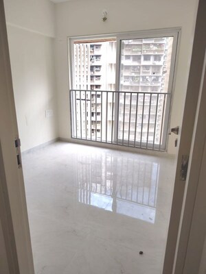 Room in 2 BHK Apartment at Swastik Platinum Apartment, Vikhroli East – for Rent