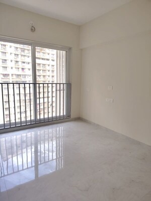 Room in 2 BHK Apartment at Swastik Platinum Apartment, Vikhroli East – for Rent