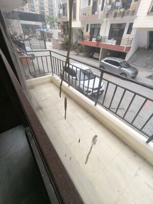 Balcony in 3 BHK Apartment at Pir Machalla – for Rent