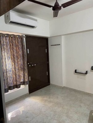 1 BHK Apartment For Rent in Lodha Amara, Kolshet Road