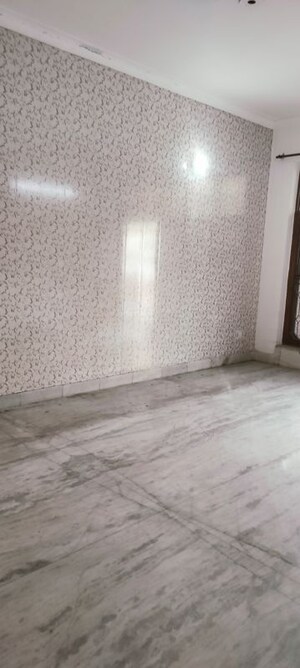 Room in 3 BHK Independent House at Sector 37 – for Rent