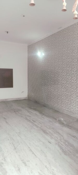 Room in 3 BHK Independent House at Sector 37 – for Rent