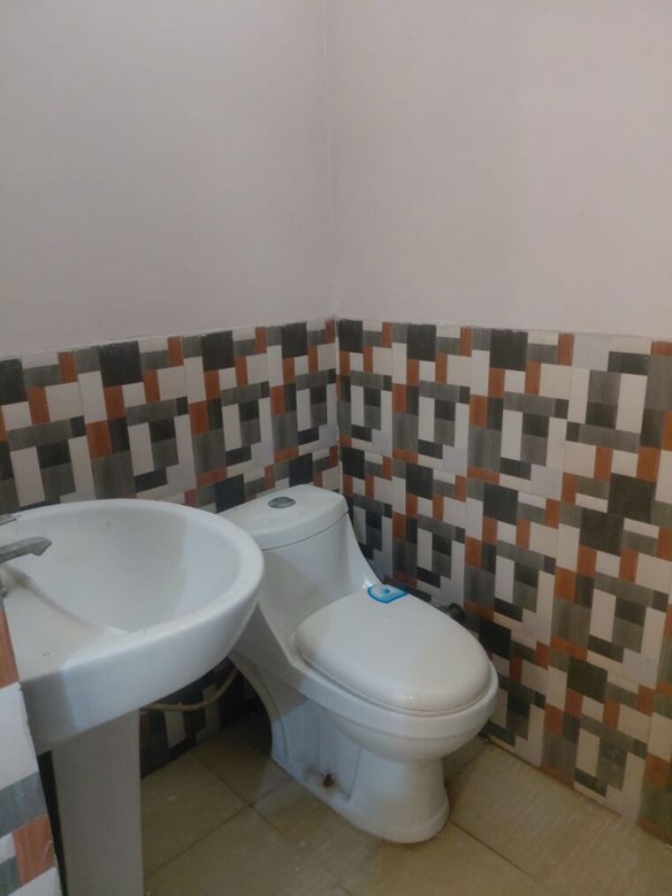 Bathroom, sewla kalan 2 Bedroom 1400 Sq.Ft. Builder Floor In Sewla Kalan Dehradun 10572771