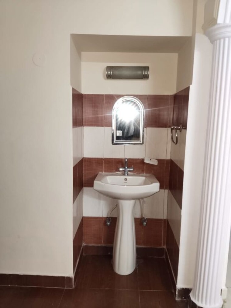 Bathroom, govind vihar 2 Bedroom 1300 Sq.Ft. Builder Floor In Govind Vihar Dehradun 10572778