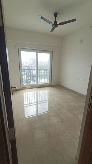 Room in 2 BHK Apartment at Shapoorji Pallonji BKC 28, Bandra East – for Sale