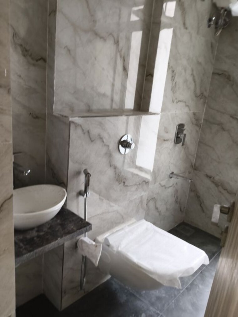 Bathroom, kamal-kunj-vile-parle 2 Bedroom 750 Sq.Ft. Apartment In Vile Parle West Mumbai 10572795
