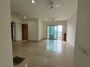 Room in 3 BHK Builder Floor at Sector 52 – for Rent