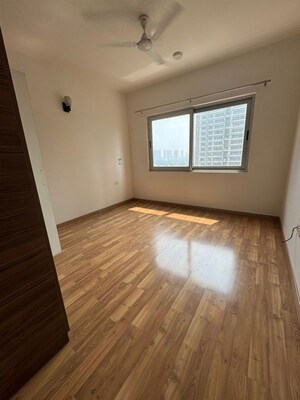 Room in 3 BHK Builder Floor at Sector 52 – for Rent