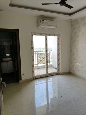 Room in 3 BHK Builder Floor at Palam Vihar Residents Association, Palam Vihar – for Rent
