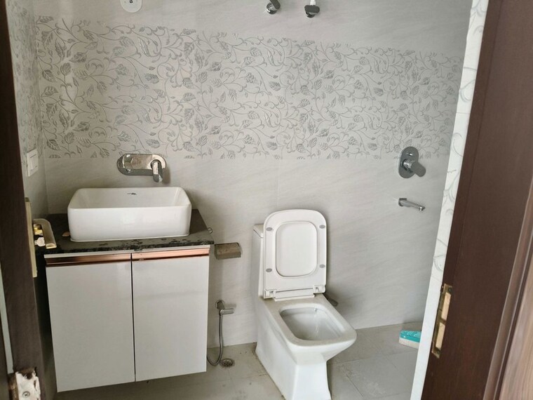 Bathroom, palam-vihar-residents-association 3 Bedroom 1520 Sq.Ft. Builder Floor In Palam Vihar Gurgaon 10572798