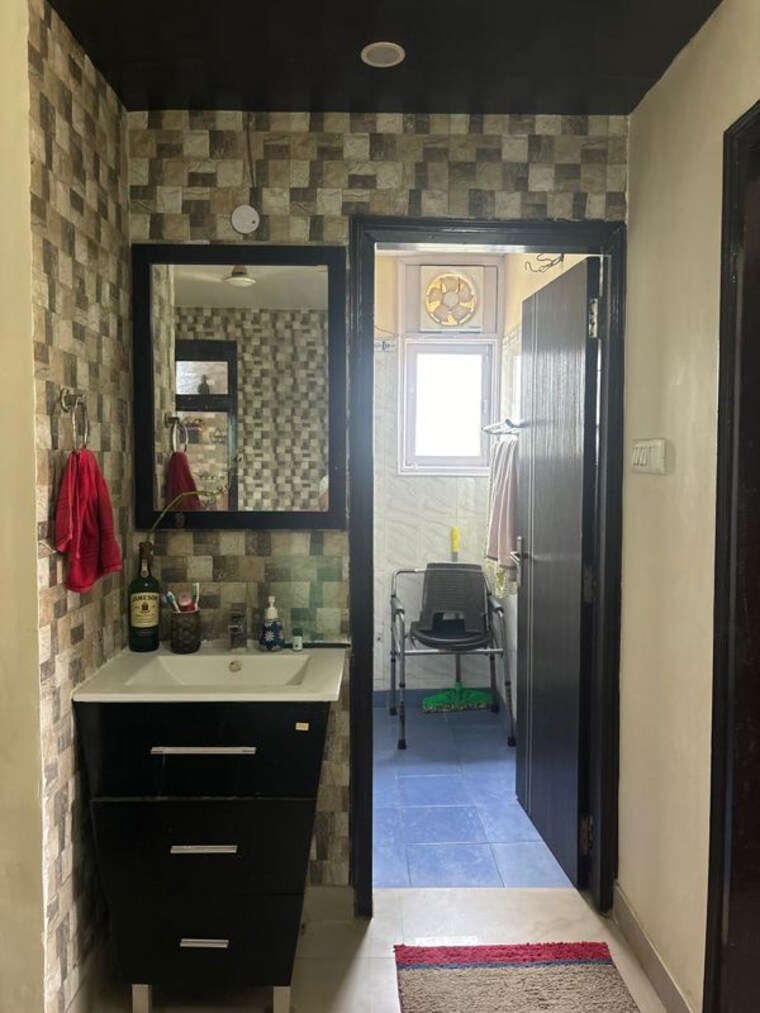Bathroom, sector 21c 3 Bedroom 1450 Sq.Ft. Apartment In Sector 21c Faridabad 10572811