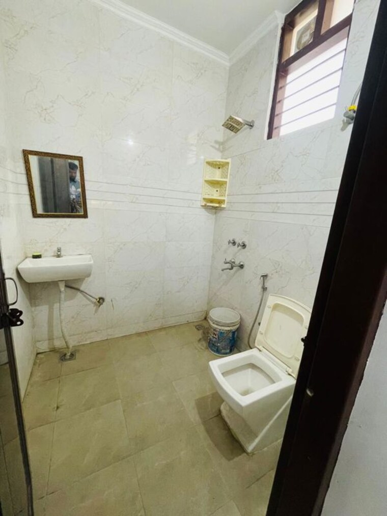 Bathroom, sector 46 1 RK 50 Sq.Yd. Independent House In Sector 46 Faridabad 10572836