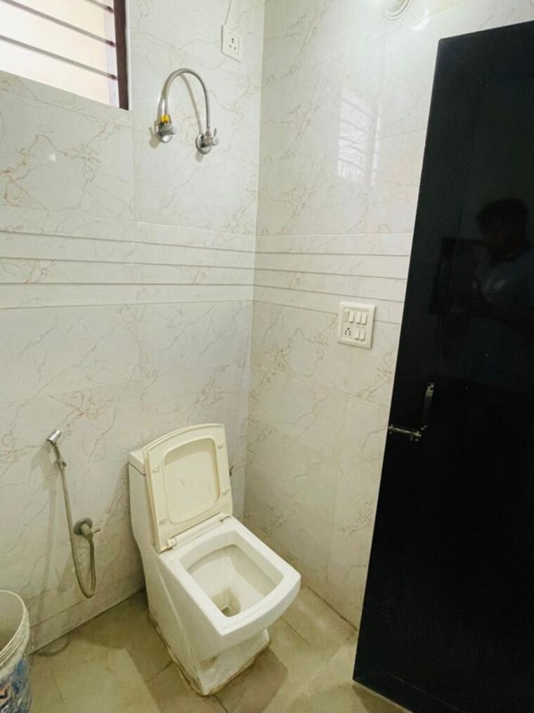 Bathroom, sector 46 1 RK 50 Sq.Yd. Independent House In Sector 46 Faridabad 10572836