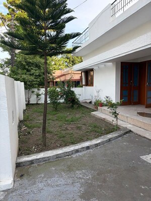 Balcony in 3 BHK Independent House at Krishna Nagar – for Rent