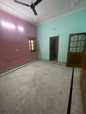 Room in 2 BHK Builder Floor at Banjarawala – for Rent