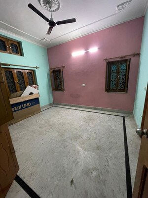 Room in 2 BHK Builder Floor at Banjarawala – for Rent