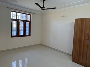 Room in 3 BHK Builder Floor at Saharanpur Road – for Rent