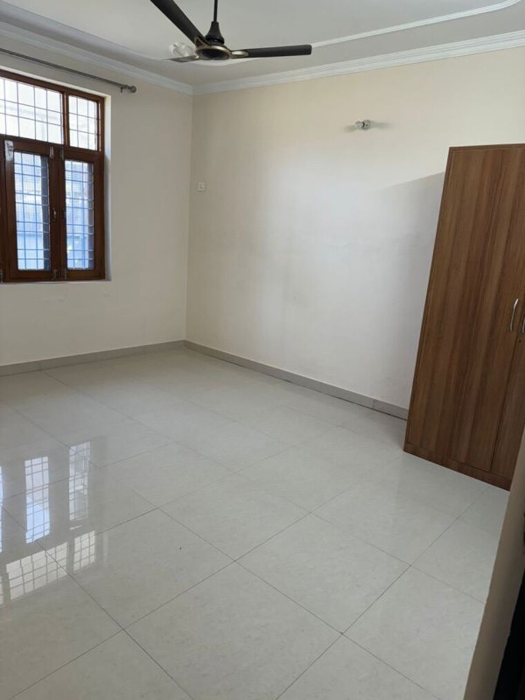 Room, saharanpur road 3 Bedroom 1400 Sq.Ft. Builder Floor In Saharanpur Road Dehradun 10572869