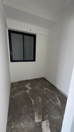 Room in 4 BHK Apartment at Kalpataru Magnus, Bandra East – for Rent