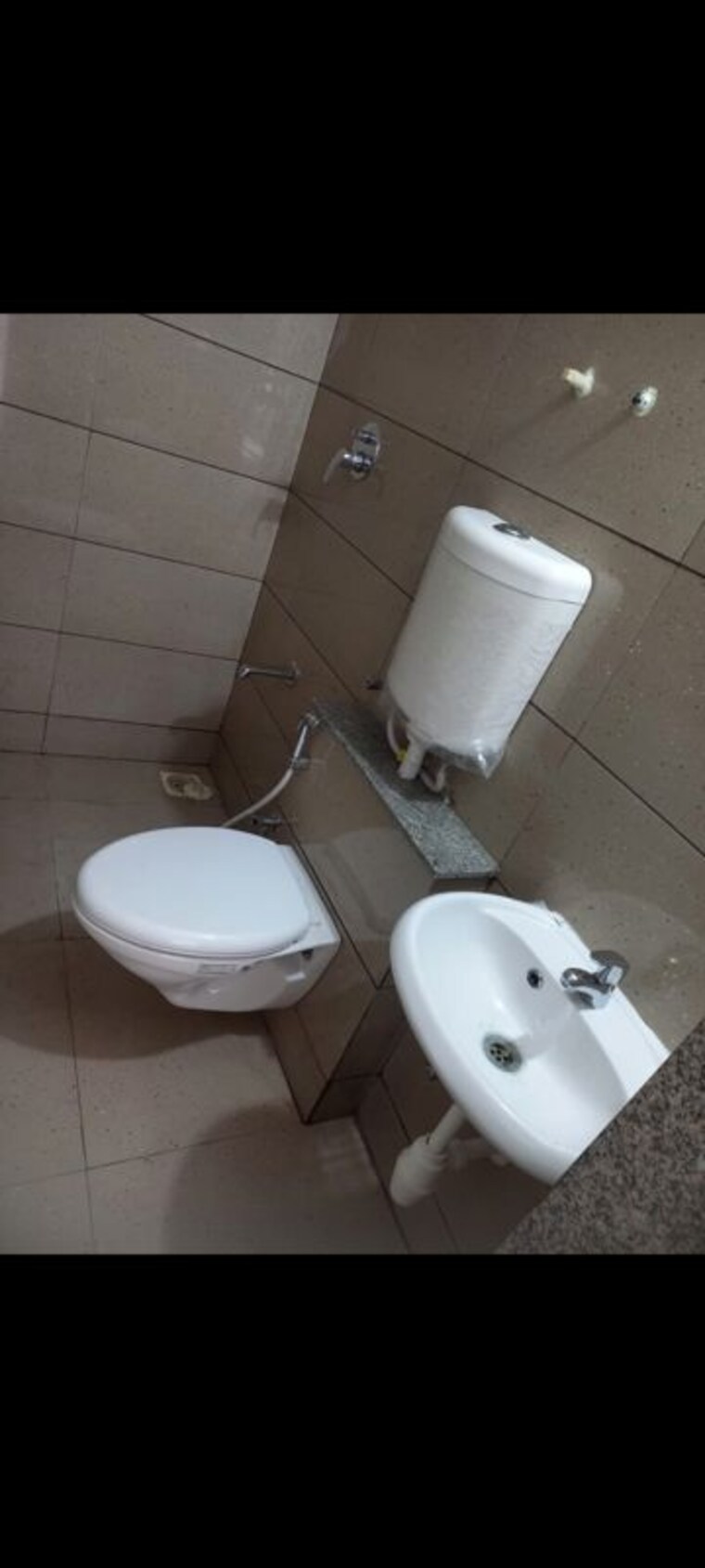 Bathroom, sun-footprints 2 Bedroom 1250 Sq.Ft. Apartment In Shela Ahmedabad 10572883