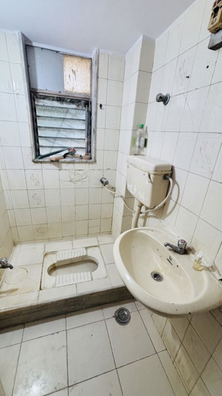 Bathroom, yogi-hills 2 Bedroom 755 Sq.Ft. Apartment In Mulund West Mumbai 10572895