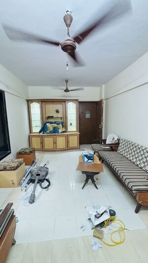 Team Area in 2 BHK Apartment at Yogi Hills, Mulund West – for Rent