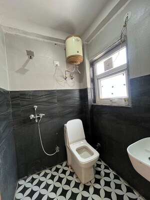 Bathroom in 1 RK Builder Floor at Sector 57 – for Rent
