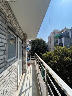 Balcony in 1 RK Builder Floor at Sector 57 – for Rent