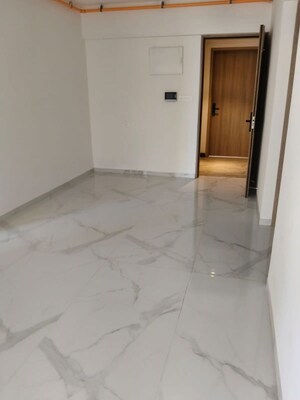 Room in 4 BHK Apartment at Kalpataru Magnus, Bandra East – for Rent