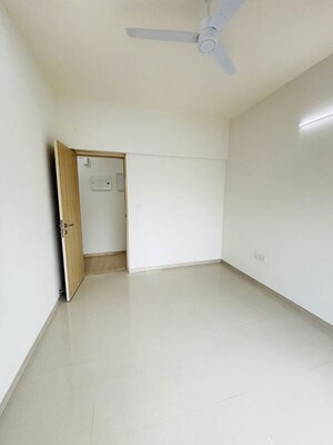 Room in 3.5 BHK Apartment at L And T Rejuve 360, Mulund West – for Rent