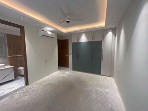 Room in 4 BHK Builder Floor at Sector 22 – for Rent
