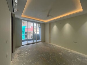 Room in 4 BHK Builder Floor at Sector 22 – for Rent