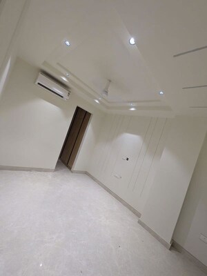 Room in 4 BHK Builder Floor at Sector 21 – for Rent