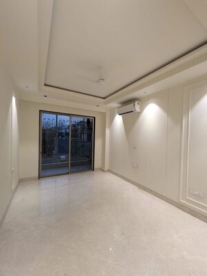 Room in 4 BHK Builder Floor at Sector 21 – for Rent