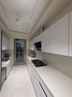 Building Lobby in 4 BHK Builder Floor at Sector 21 – for Rent