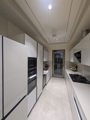Building Lobby in 4 BHK Builder Floor at Sector 21 – for Rent